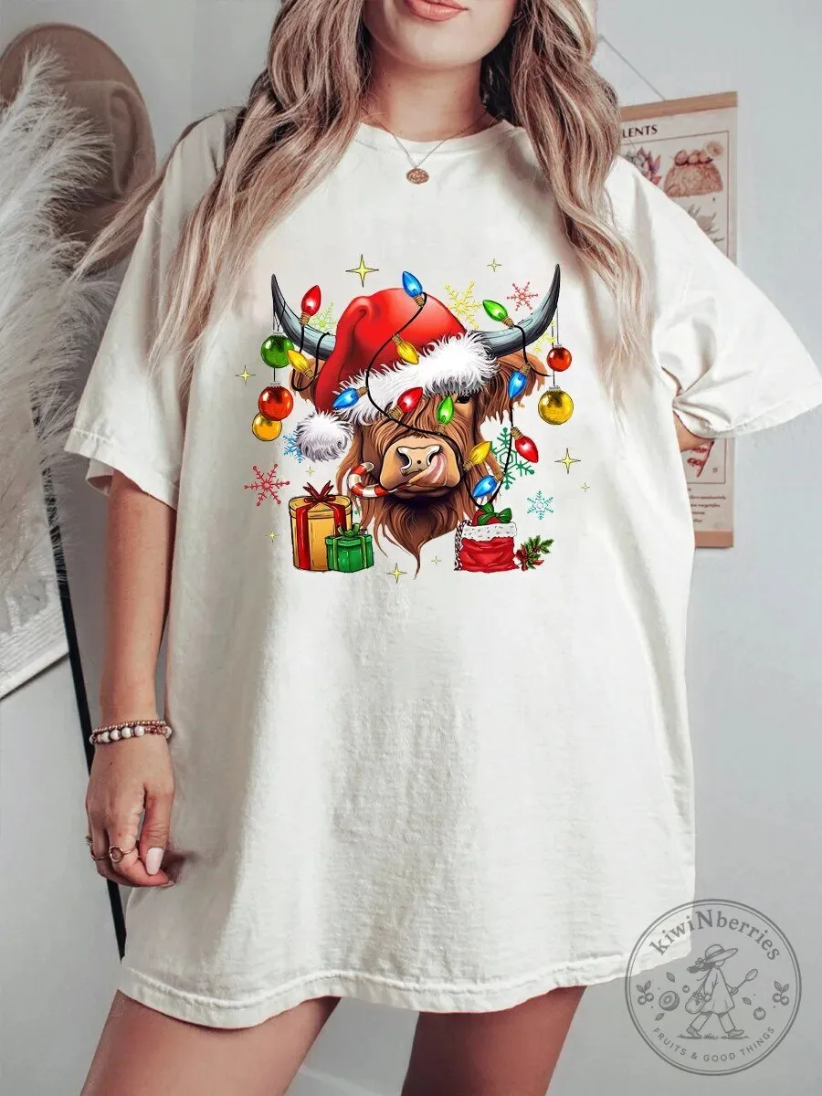 Highland Cow Christmas Lights Santa Hat Holiday T-Shirt